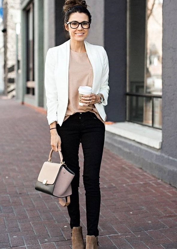 04-black-jeans-a-blush-top-a-white-blazer-and-tan-suede-boots