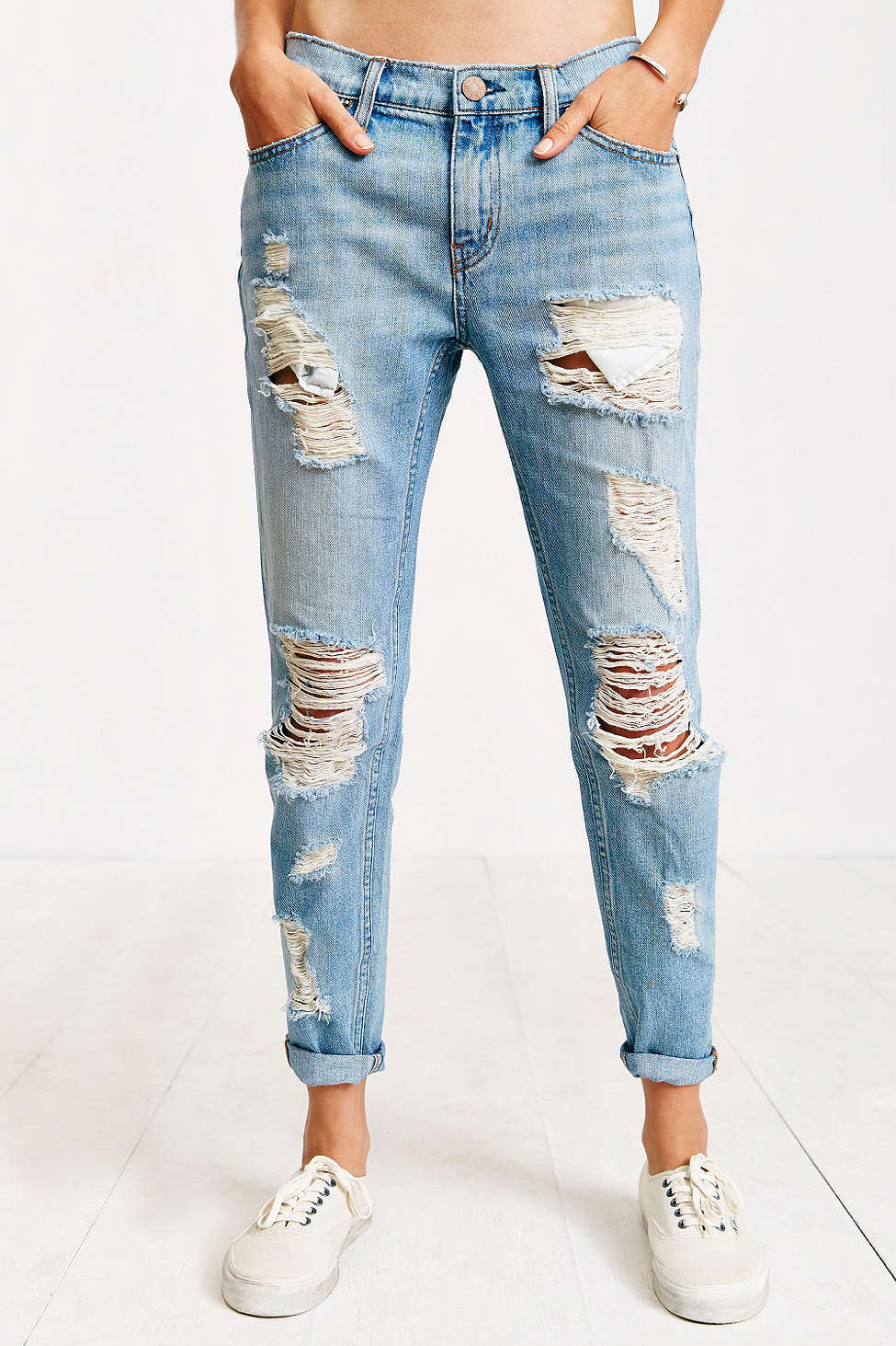 200+ Cute Ripped Jeans Outfits For Winter | MCO